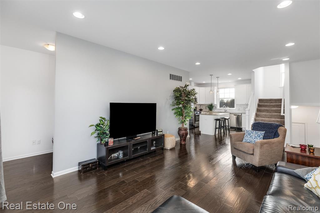 260 Center Boulevard, Wixom, MI 48393 — Photo 4