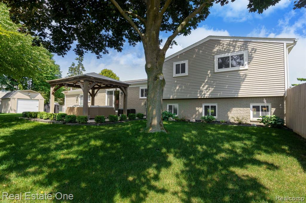 9545 Crown Ridge Drive, White Lake, MI — Photo 9