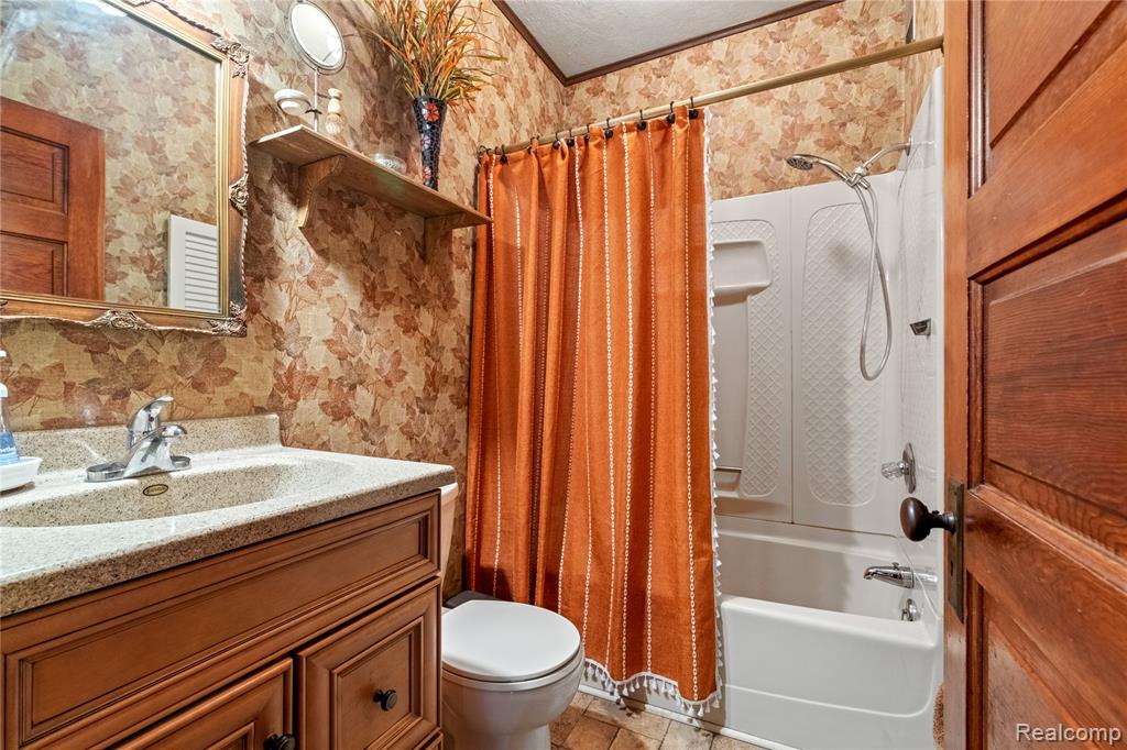 2428 Hubbard Road, Monroe, MI 48161 — Photo 36
