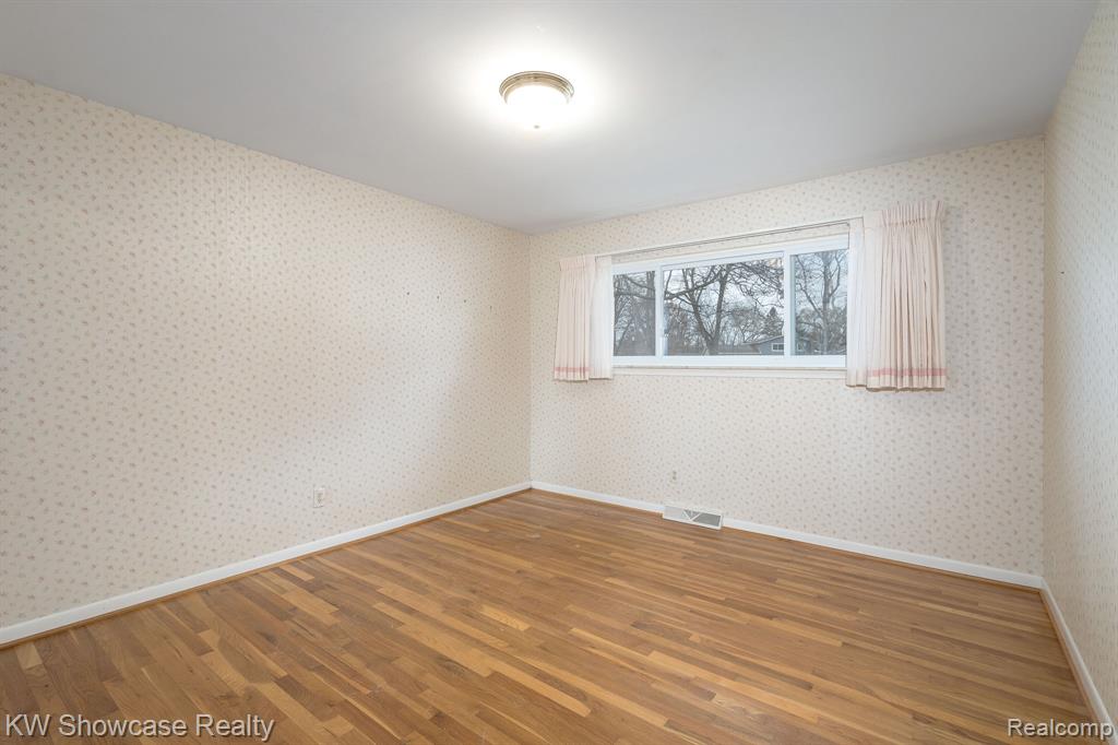 8141 Rene Court, White Lake, MI — Photo 32