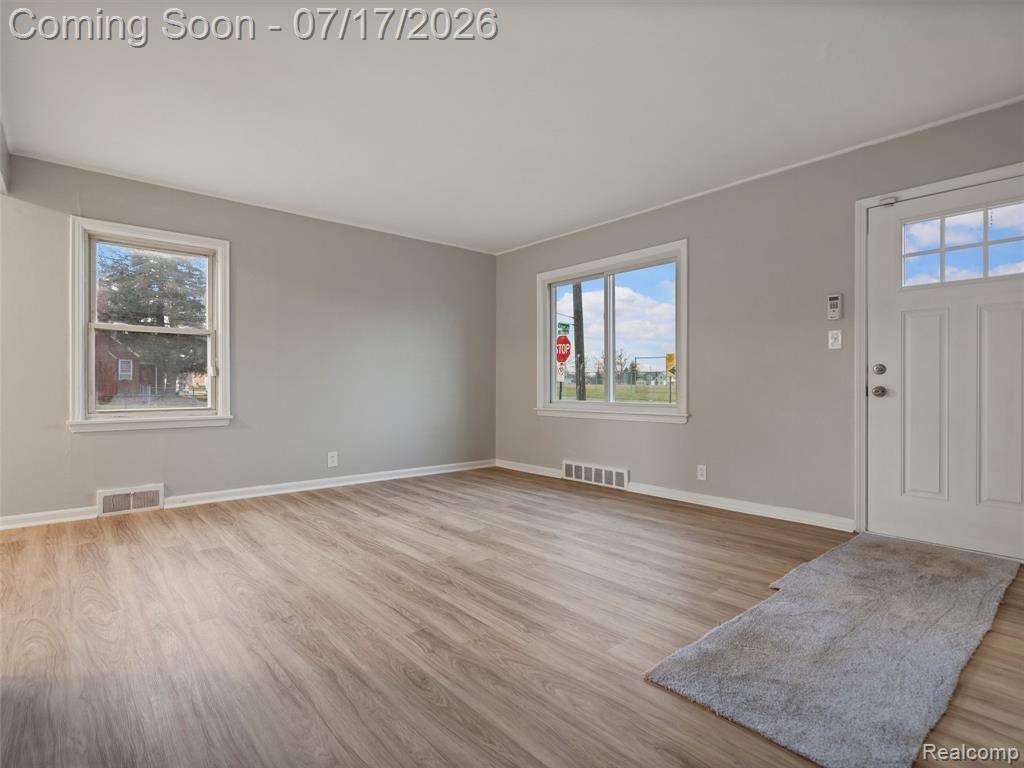 904 E Otis Avenue, Hazel Park, MI 48030 — Photo 17