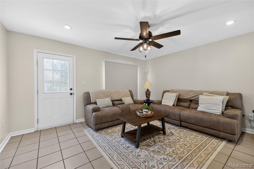 826 Goddard Street, Wyandotte, MI 48192 — Photo 14