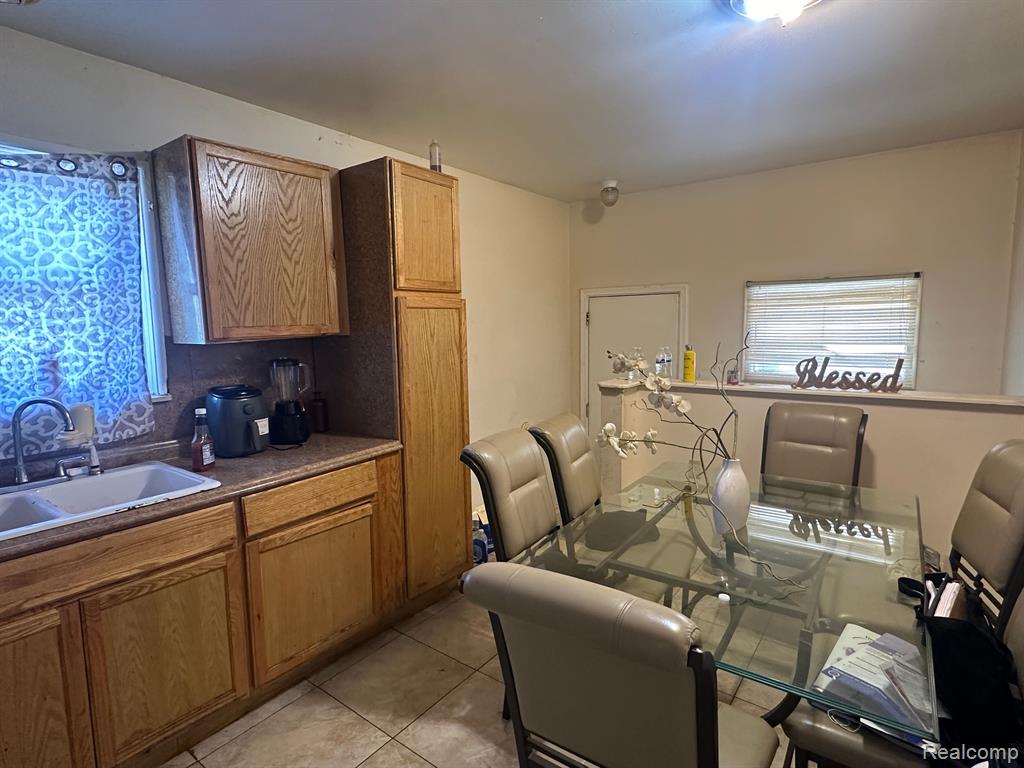 5620 MARLOWE Drive, Flint, MI 48504 — Photo 3