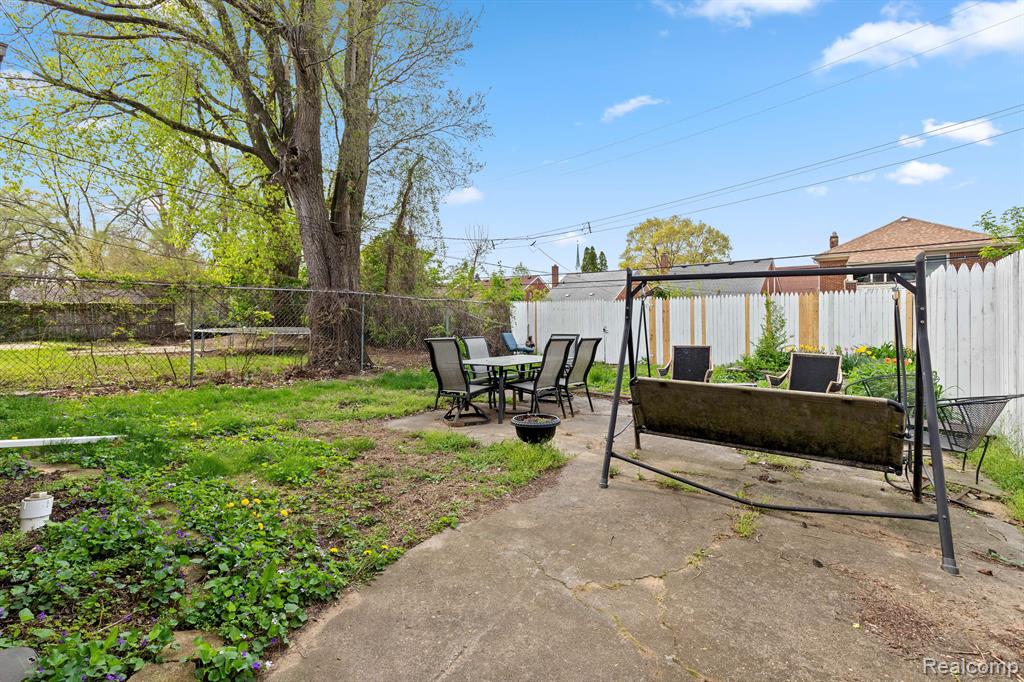 7042 THATCHER Street, Detroit, MI 48221 — Photo 21