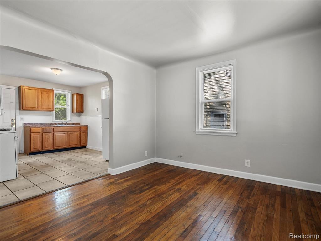 431 W Madge Avenue, Hazel Park, MI 48030 — Photo 4