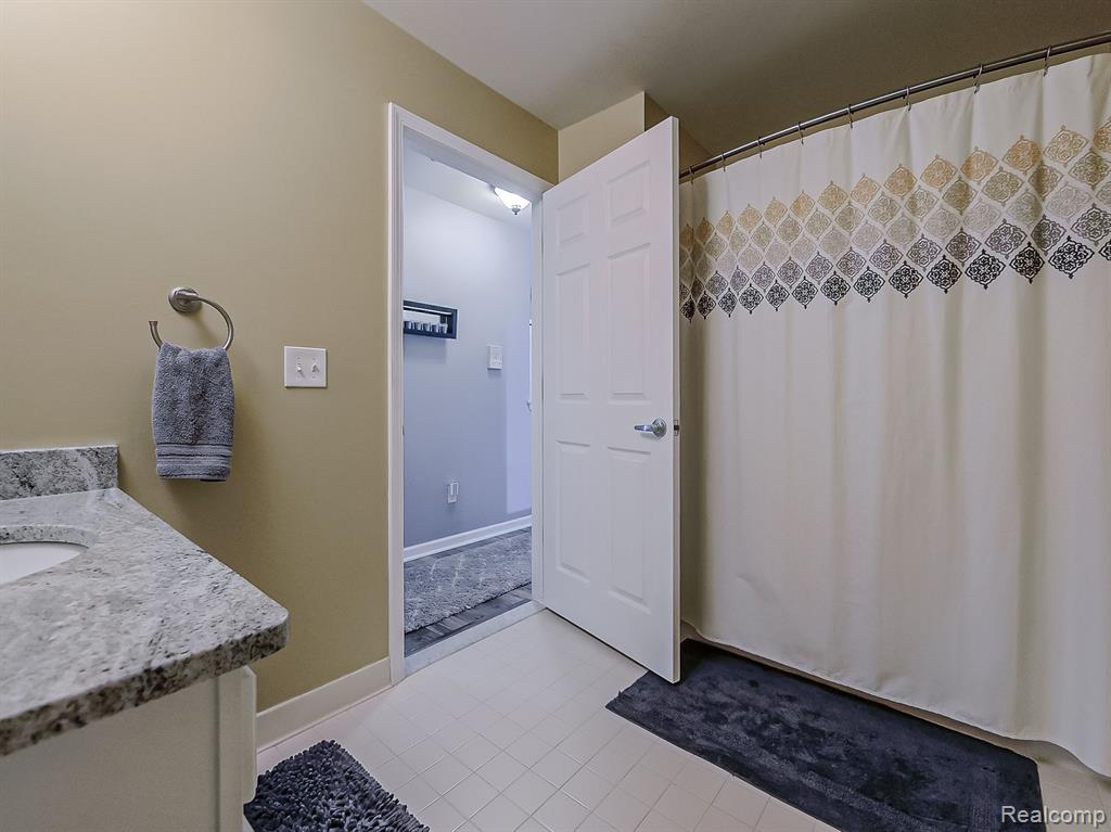 45724 WARWICK Drive, Macomb, MI 48044 — Photo 18