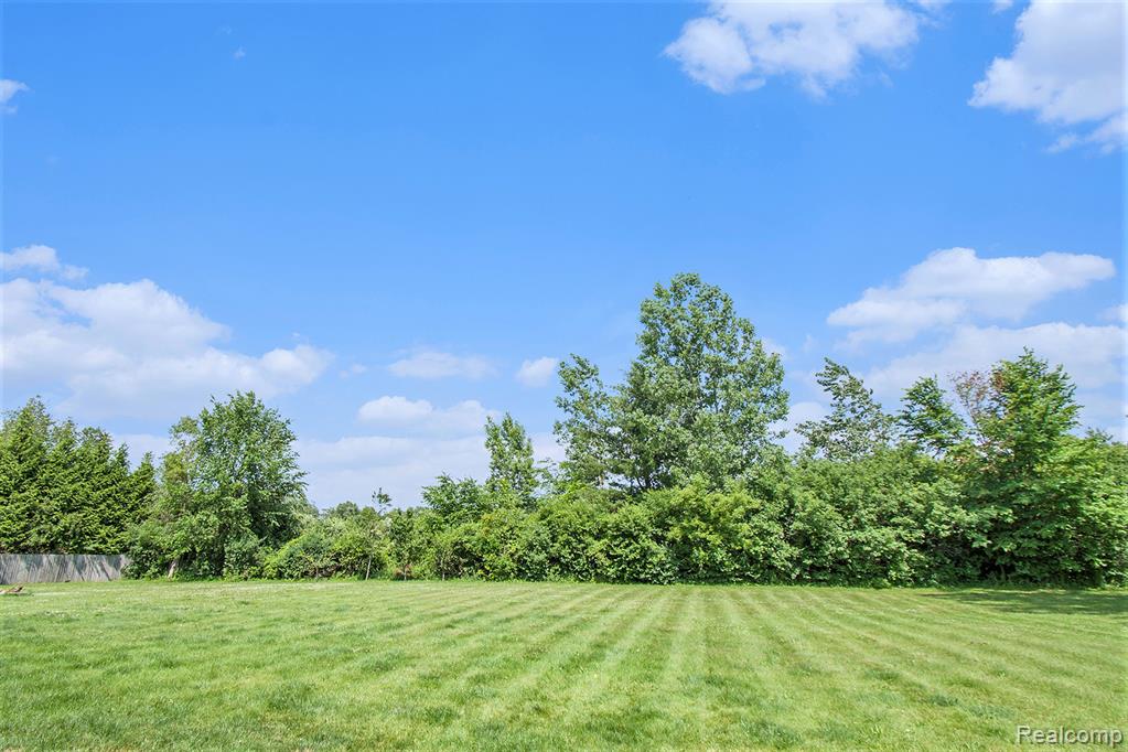7471 Brewer Road, Flint, MI 48507 — Photo 36