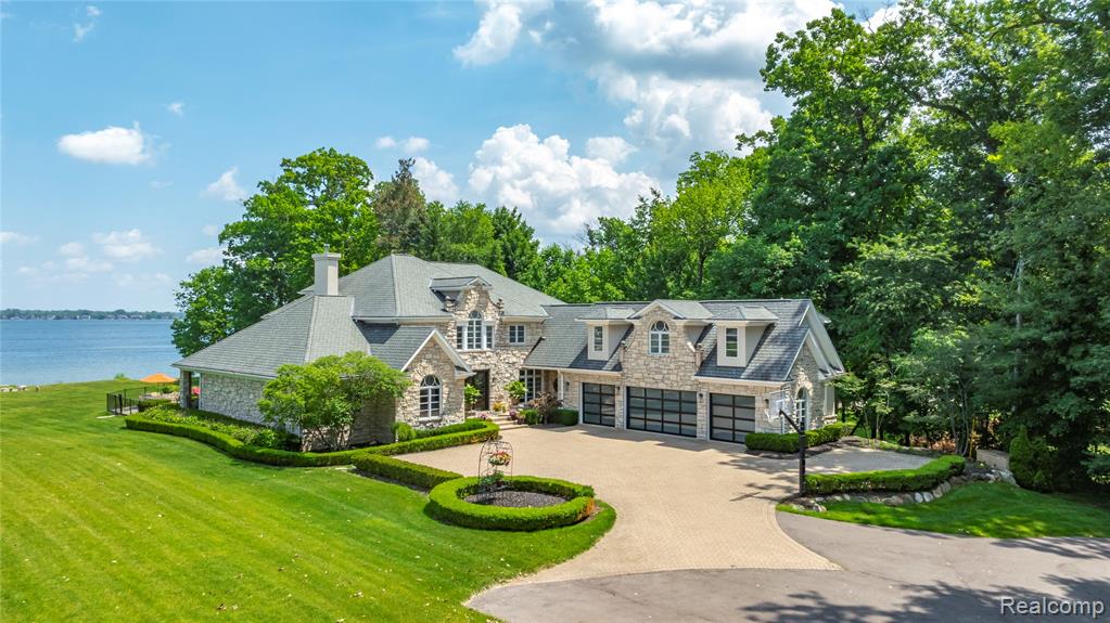 4326 COMMERCE Road, Orchard Lake Village, MI 48324