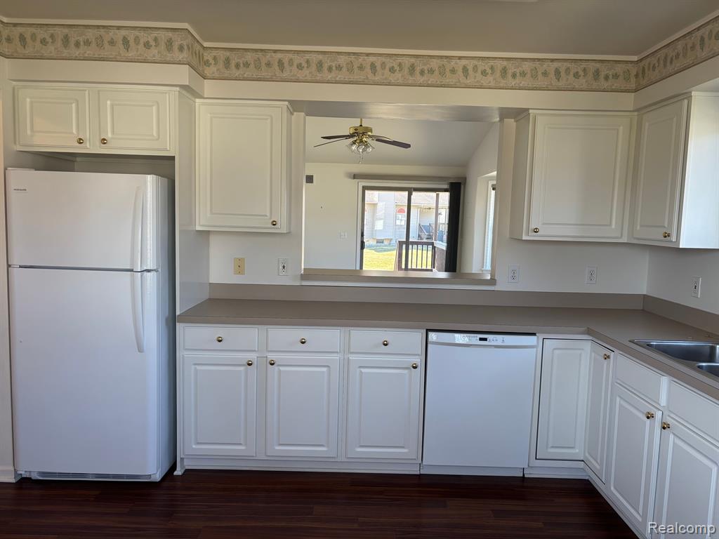 7351 Cross Creek Drive, Swartz Creek, MI 48473 — Photo 8