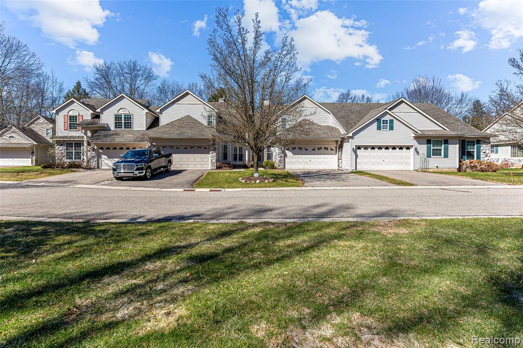 1033 Calpernia, Wixom, MI — Photo 42