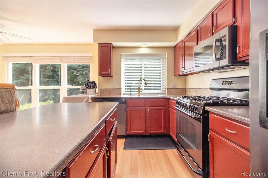 7140 OAKLEAF Court, Canton, MI 48187 — Photo 11