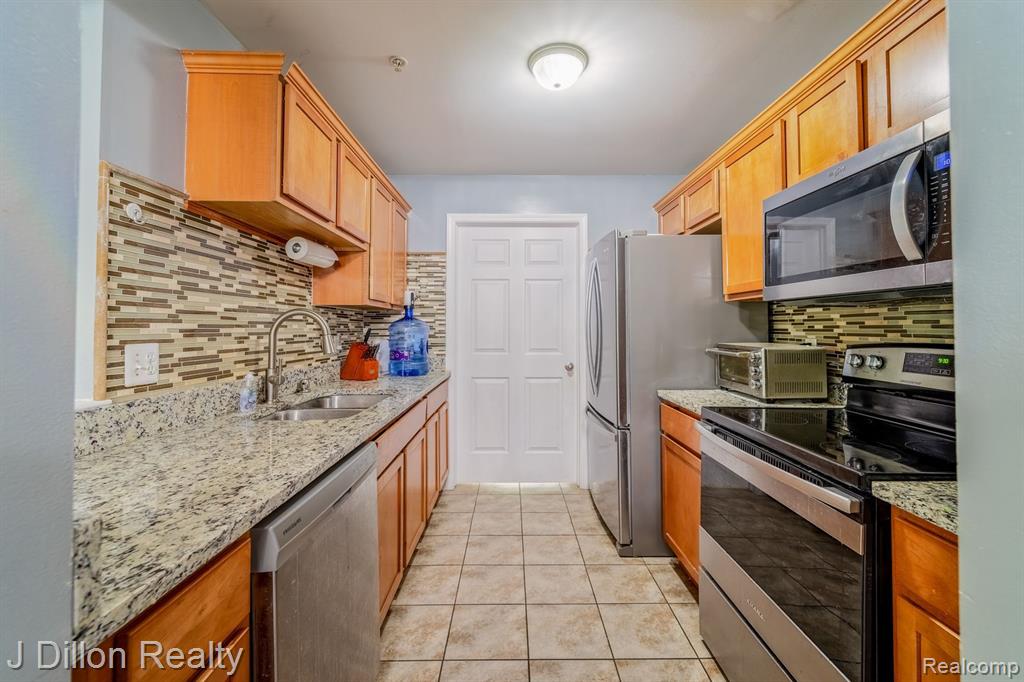 4275 DEESIDE Drive, Brighton, MI 48116 — Photo 10