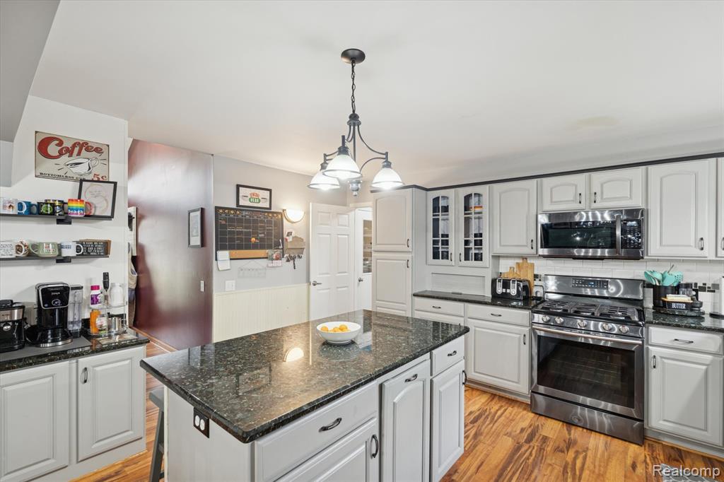 8474 Wesley Drive, Flushing, MI 48433 — Photo 13