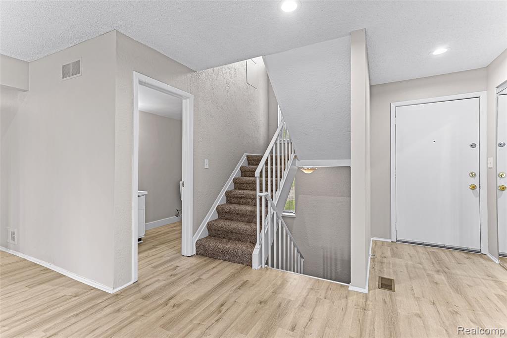 5317 Fairway Lane, West Bloomfield, MI 48323 — Photo 6