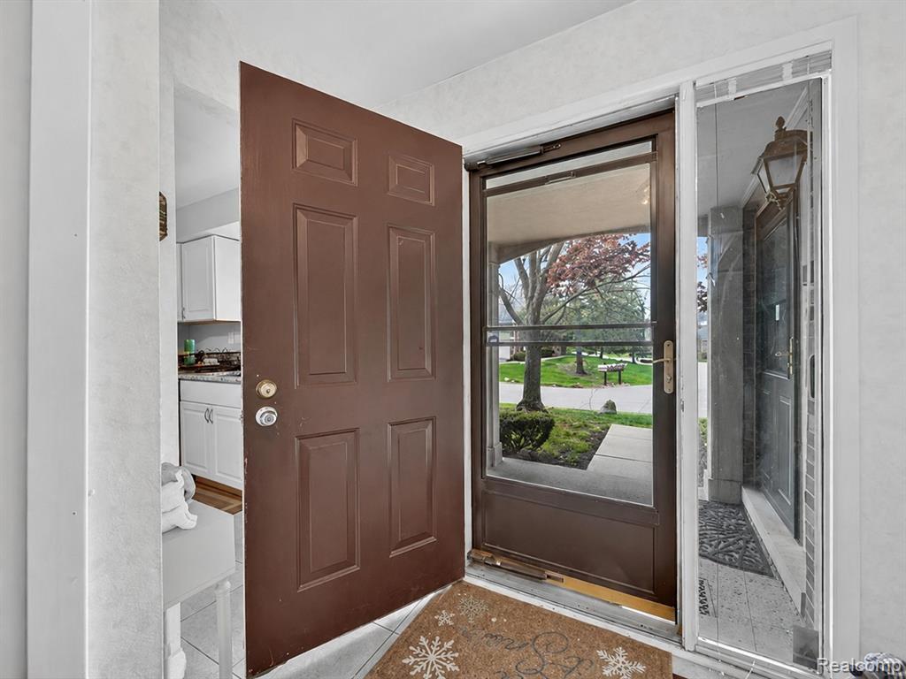 29539 Pine Ridge Circle, Farmington Hills, MI 48331 — Photo 6