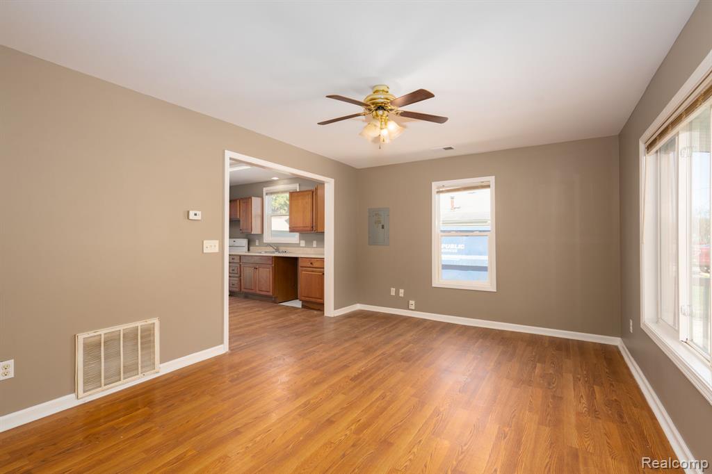 3421 N Genesee Road, Flint, MI 48506 — Photo 9