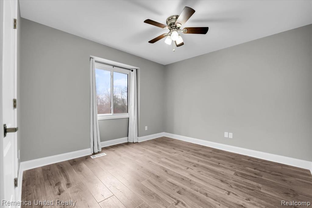 7968 Lawrence, West Bloomfield, MI — Photo 11