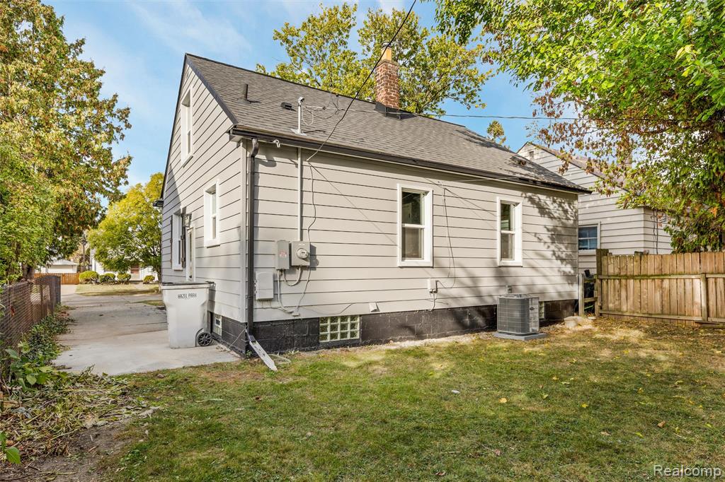 77 W Brickley Avenue, Hazel Park, MI 48030 — Photo 22