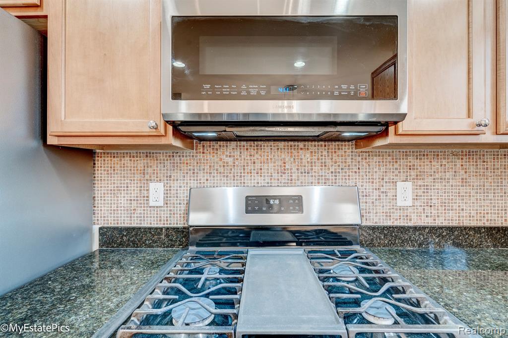 45101 BARTLETT Drive, Novi, MI — Photo 21