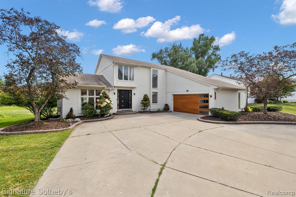 6207 Timberwood N, West Bloomfield, MI — front exterior