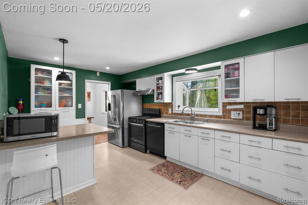 23516 Kim Drive, Clinton Twp, MI 48035 — Photo 11