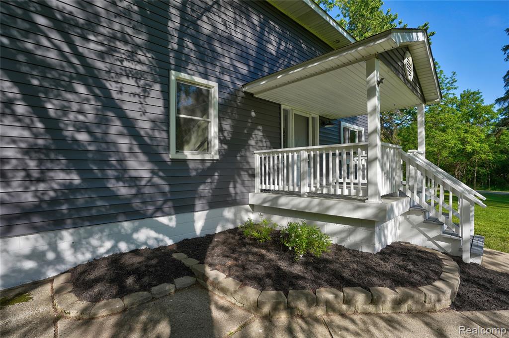 1460 W Silverbell Road, Lake Orion, MI — Photo 12