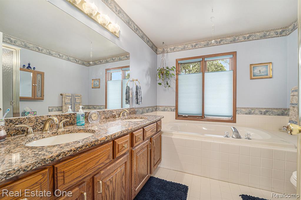 54448 Verona Park Drive, Macomb, MI 48042 — Photo 21