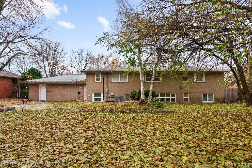 28626 SUNSET Boulevard W, Lathrup Village, MI 48076 — Photo 36