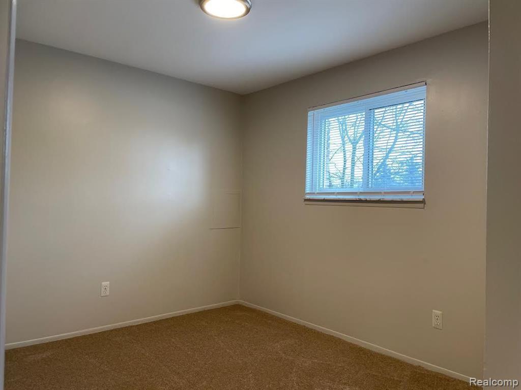 875 E SUMMIT Street, Milford, MI 48381 — Photo 19
