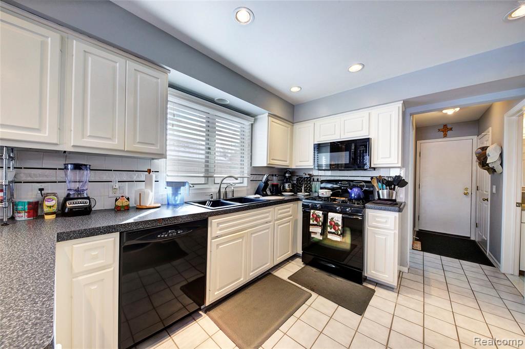 46822 Springhill Drive, Shelby Twp, MI 48317 — Photo 14