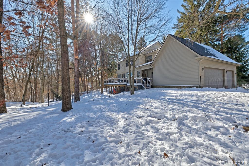 9619 Tree Top Court, Pinckney, MI, 48169