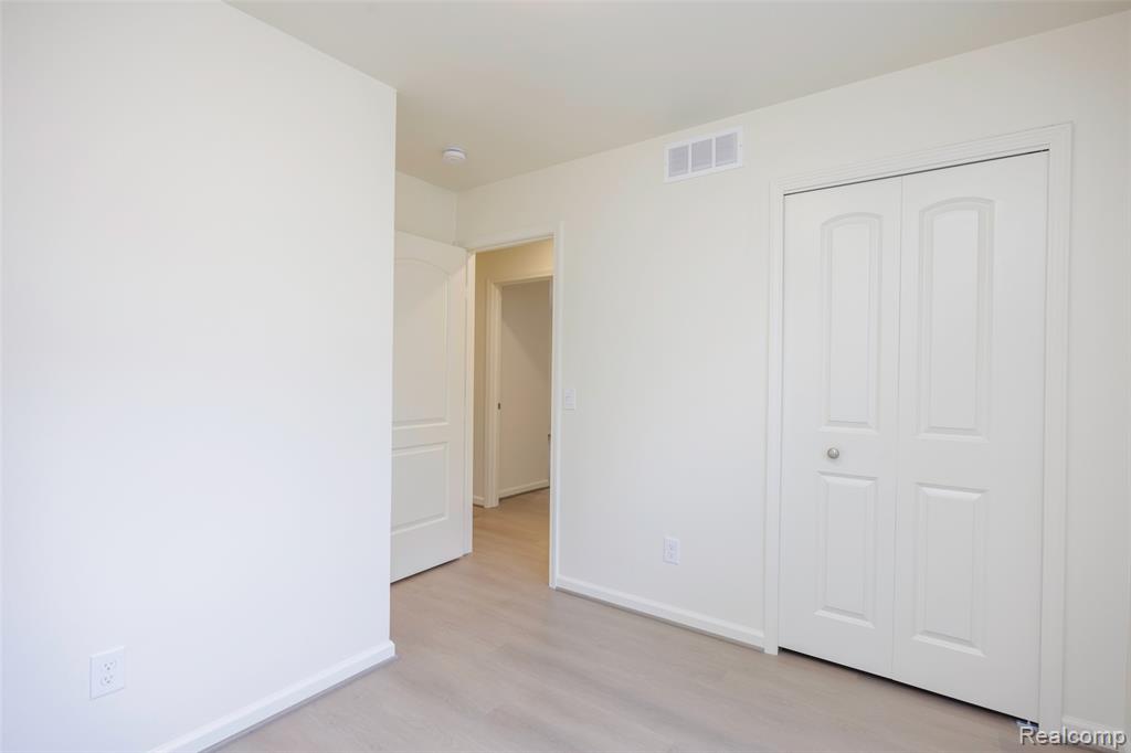 20505 Ridgemont Road, Harper Woods, MI 48225 — Photo 23