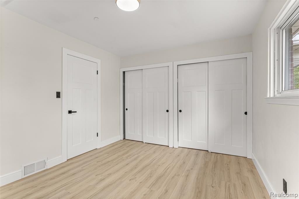6981 Amboy Street, Dearborn Heights, MI 48127 — Photo 15