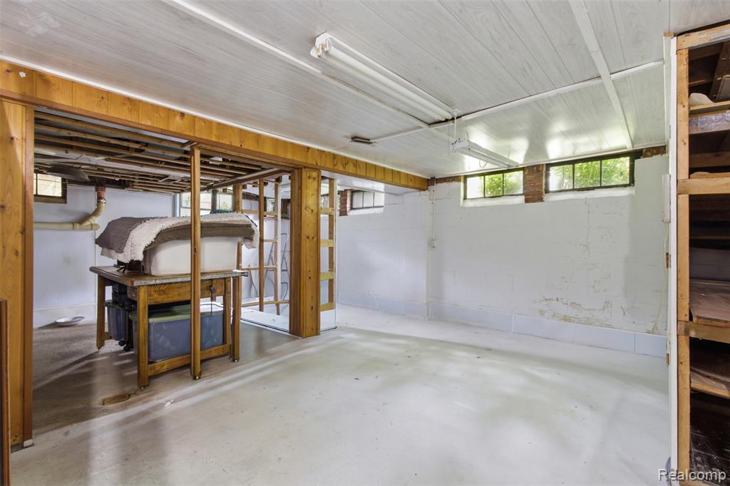 85 Hill Circle Drive, Waterford, MI 48328 — Photo 18