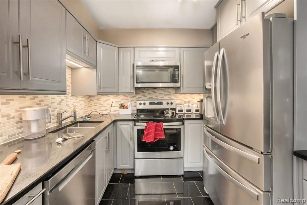1814 BRENTWOOD Drive, Troy, MI 48098 — Photo 4