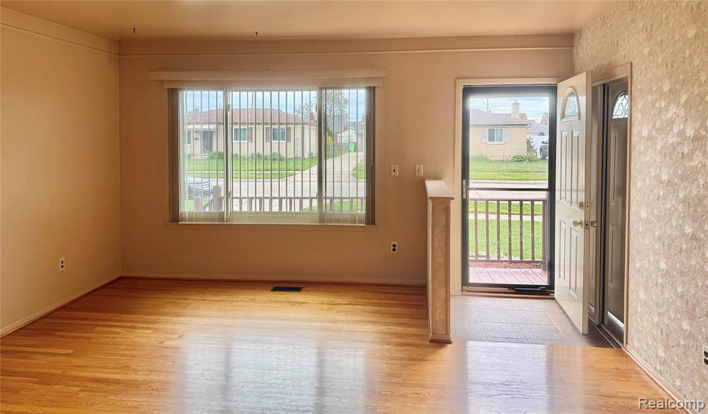 27334 Perry Street, Roseville, MI 48066 — Photo 5