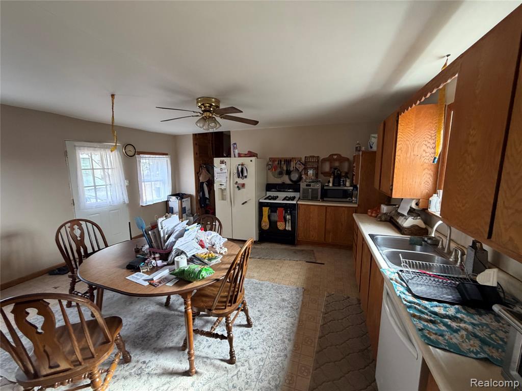 124 E High Street, Metamora, MI 48455 — Photo 9