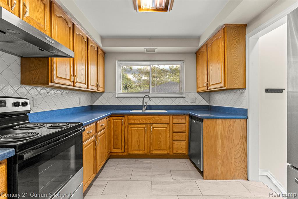 6701 ROSEMARY Street, Dearborn Heights, MI 48127 — Photo 7