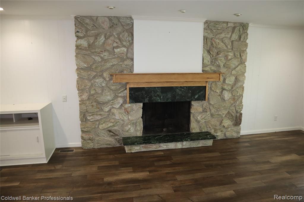 5435 S Sycamore Drive, Burton, MI 48509 — Photo 20