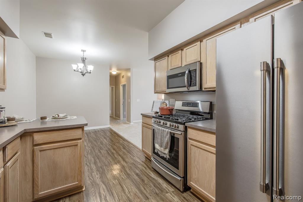 708 AMBERLY Drive, A, Waterford, MI 48328 — Photo 15