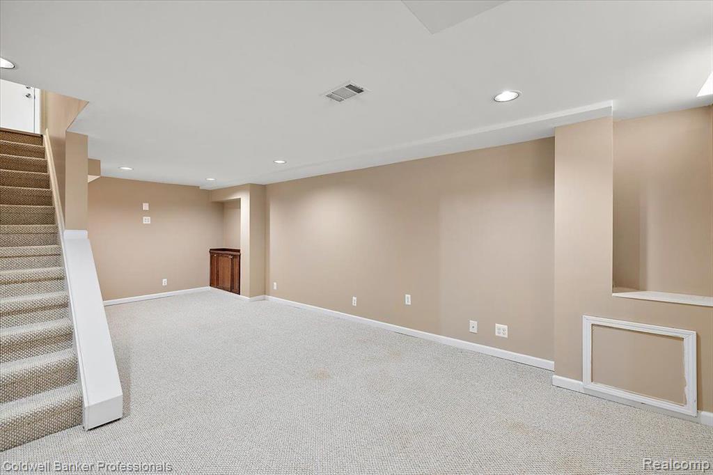 9485 BAYWOOD Drive, Plymouth, MI 48170 — Photo 40