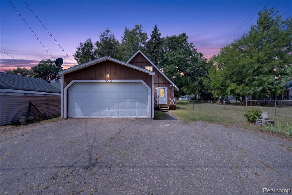 4235 Lake Grove Court, White Lake, MI 48383
