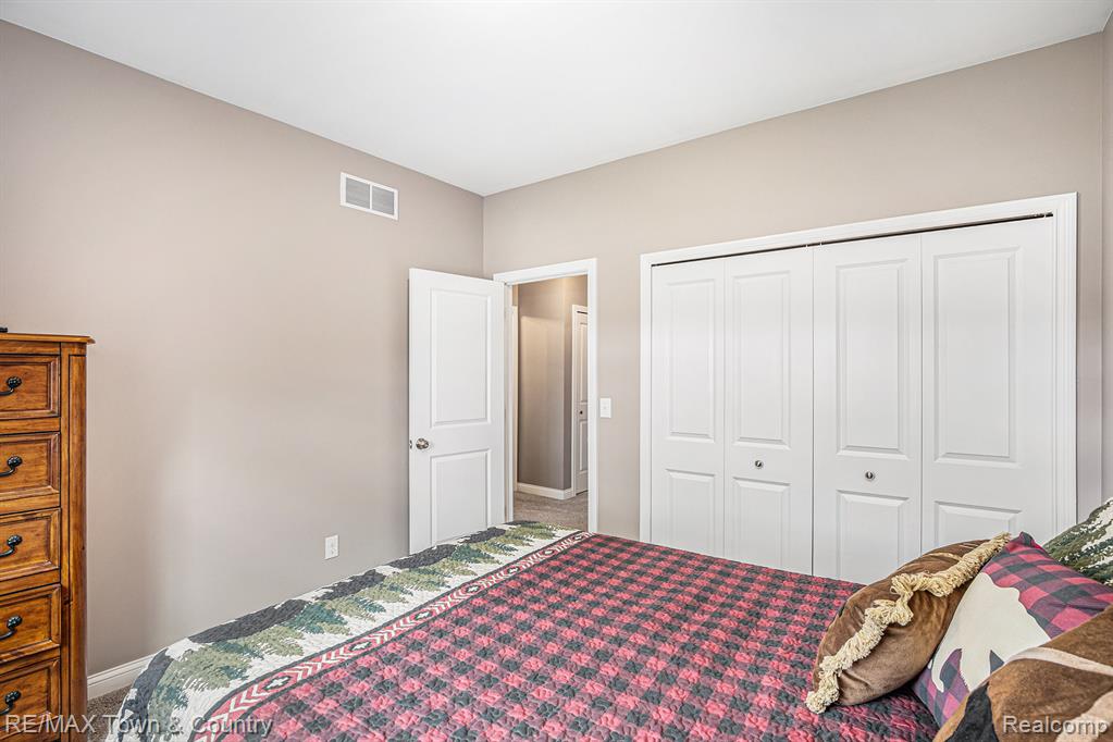 1535 Woodlake Lane, Grand Blanc, MI 48439 — Photo 20