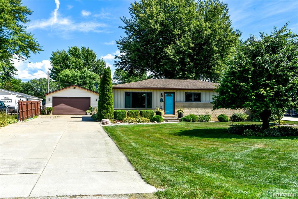 47940 Mallard Drive, Chesterfield, MI 48047 — Photo 4