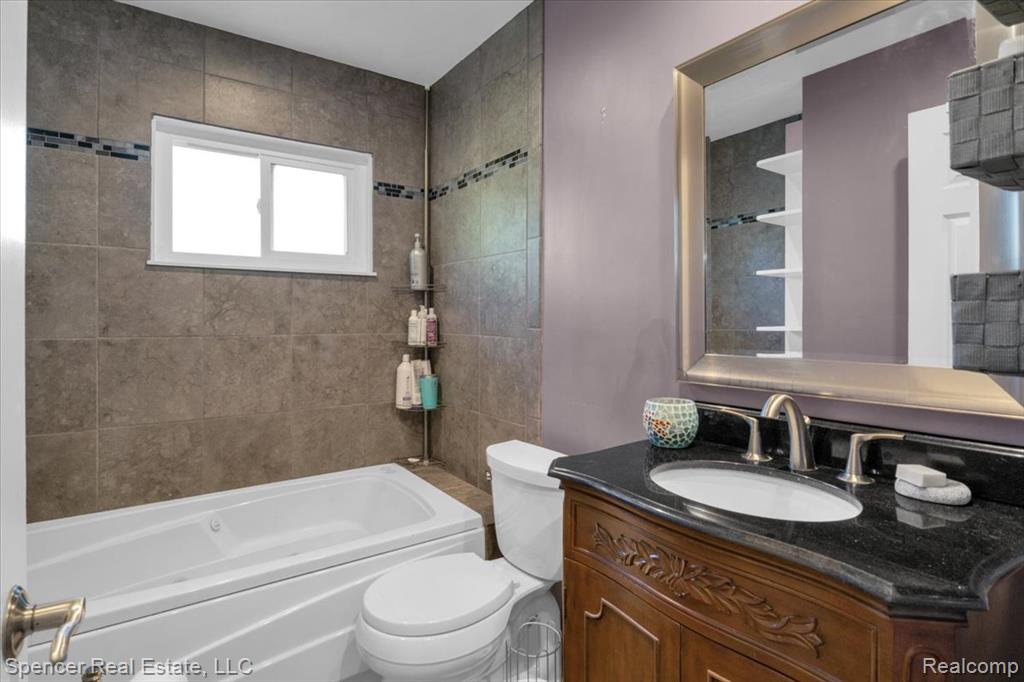 5726 Sutherland Drive, Waterford, MI 48327 — Photo 15