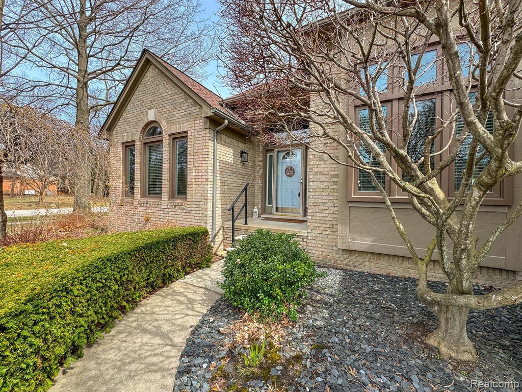 55884 PARKVIEW Drive, Shelby Twp, MI 48316 — Photo 2