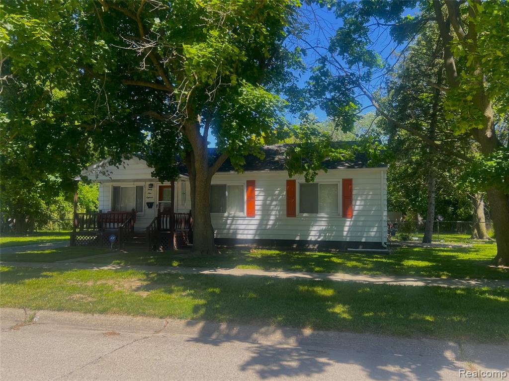 3918 Whitney Avenue, Flint, MI 48532 — Photo 2