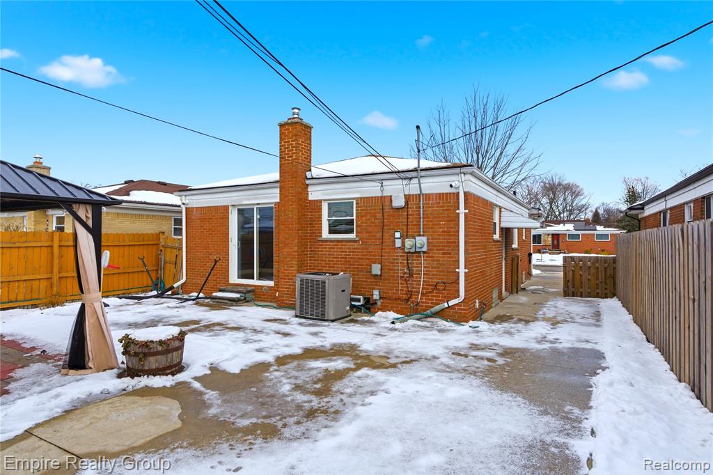 6545 Robindale Avenue, Dearborn Heights, MI 48127 — Photo 22