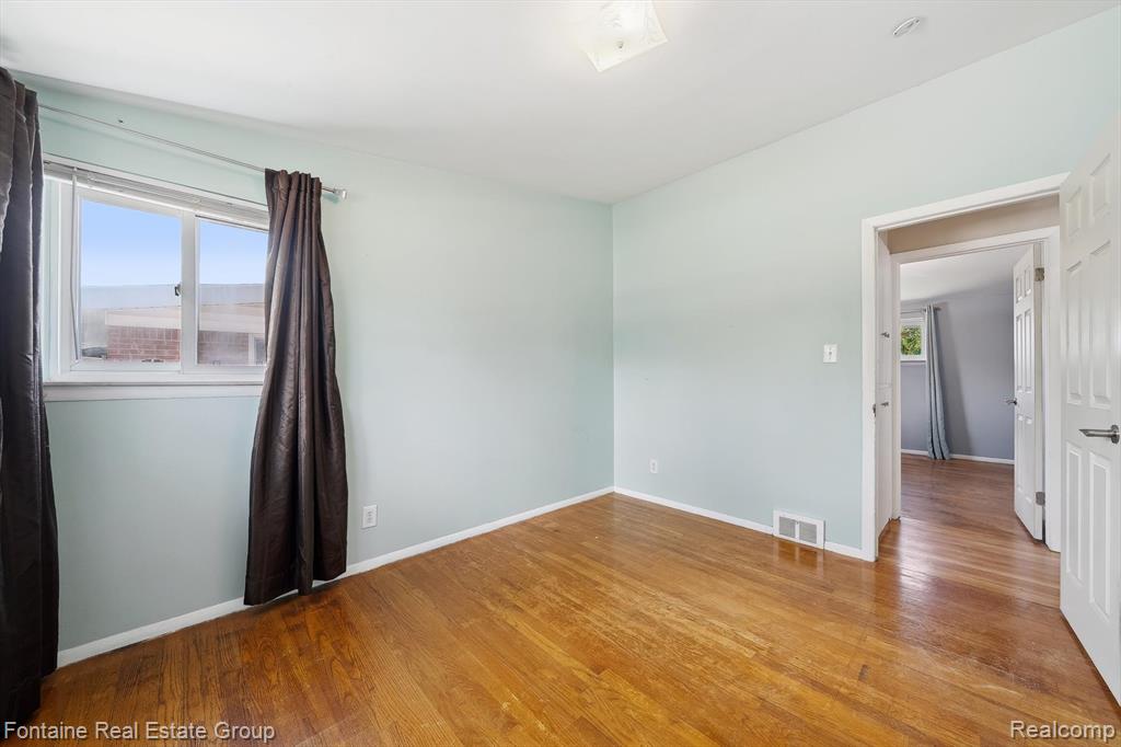 8657 Mercedes Street, Dearborn Heights, MI 48127 — Photo 19