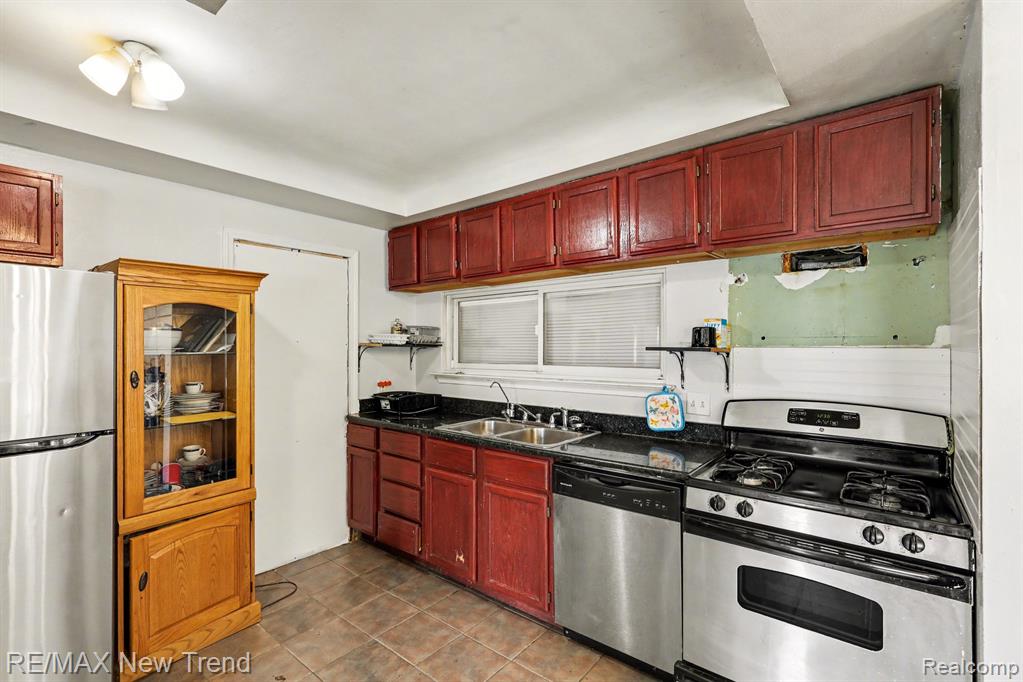 2174 Middlebelt Road, West Bloomfield, MI 48324 — Photo 10